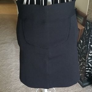 Burberry black form fitting skirt